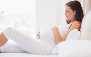妊娠中のセラミック治療はできるの？注意点も解説