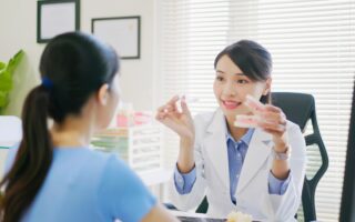 マウスピース矯正と裏側矯正の違いは？