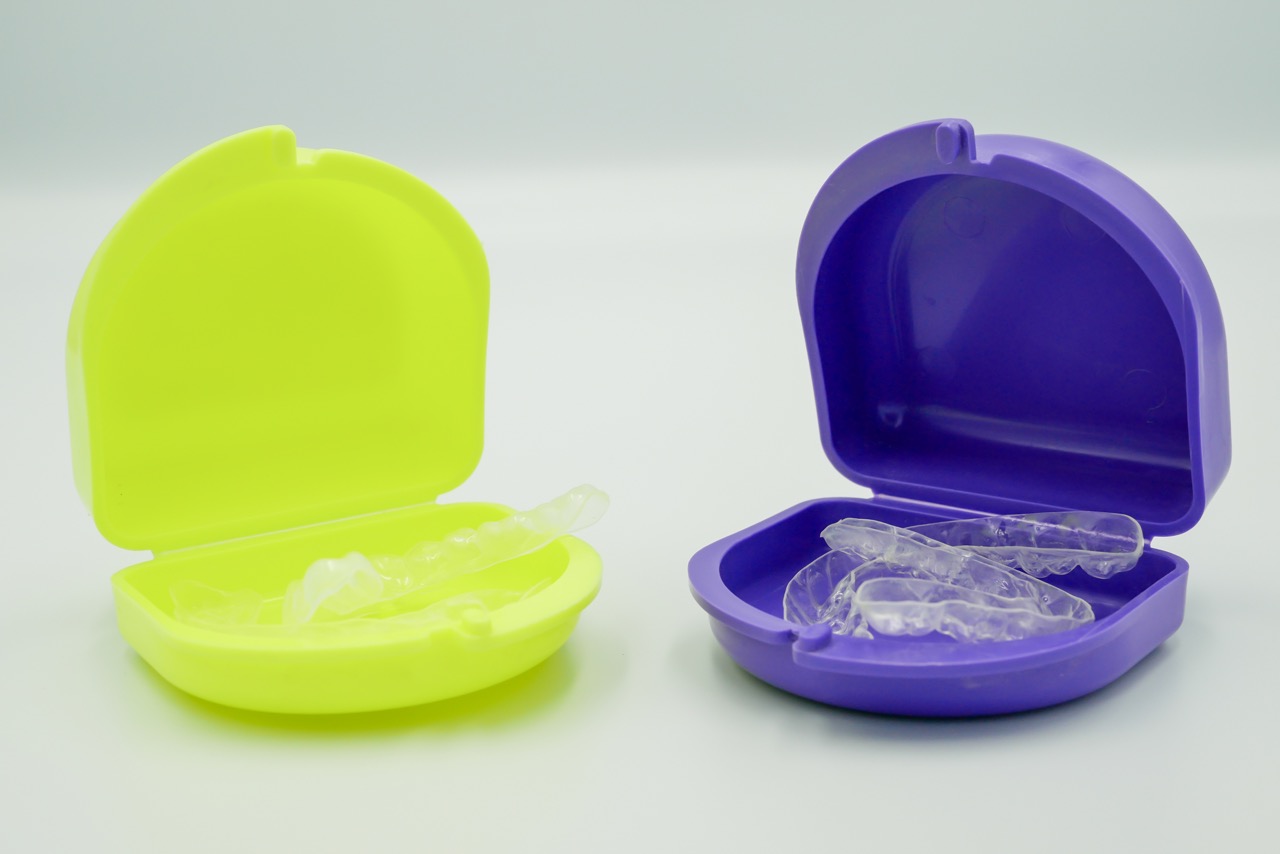 マウスピースをしたまま飲食はダメ?マウスピース矯正の日常生活での疑問を解決