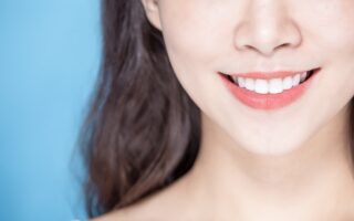 前歯の歯並びを改善する歯列矯正の種類